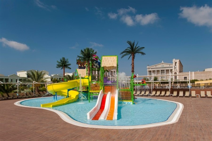 Kaya Artemis Resort and Casino - detský bazén v hoteli Kaya Artemis, Bafra, Cyprus